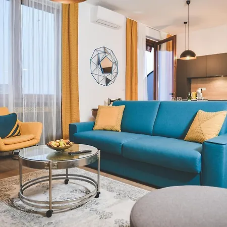 Luxury Antonia In The Centre