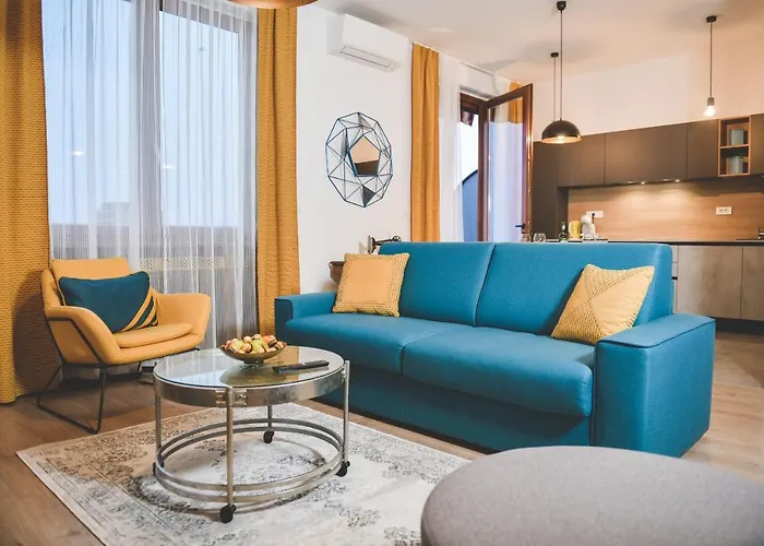 Luxury Antonia In The Centre